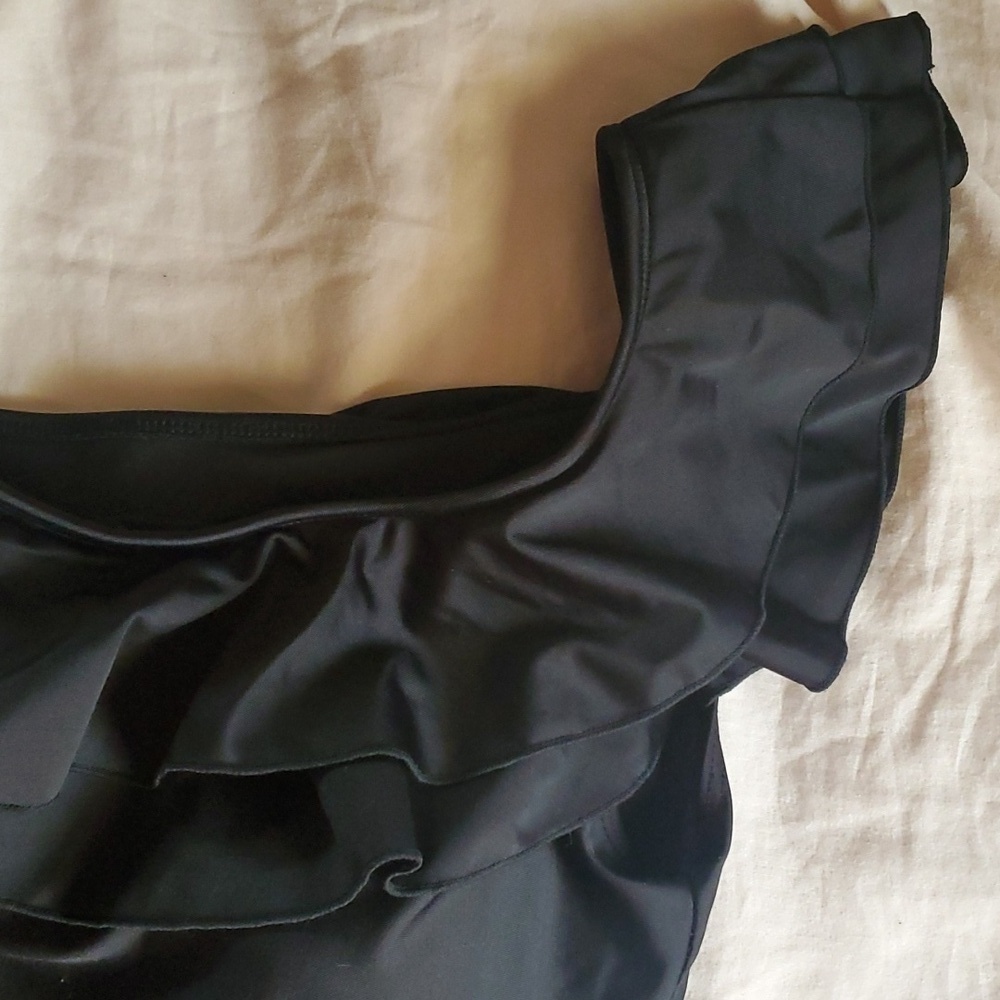 One Shoulder Ruffle One Piece Swimsuit - Picture 11 of 13
